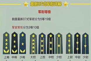 梅西被换下时，一名球迷跑向梅西随后被安保拦截